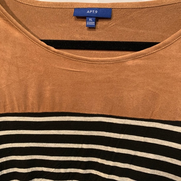 Long Sleeved Dress w/ Stripes - Picture 4 of 4